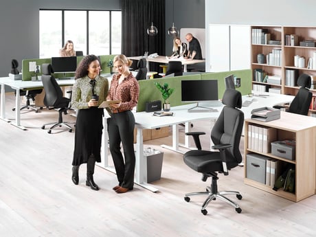 Biuras didelėje erdvėje – kaip įrengti darbo vietas dideliame biure