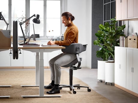 How dynamic sitting can reduce back pain and musculoskeletal problems