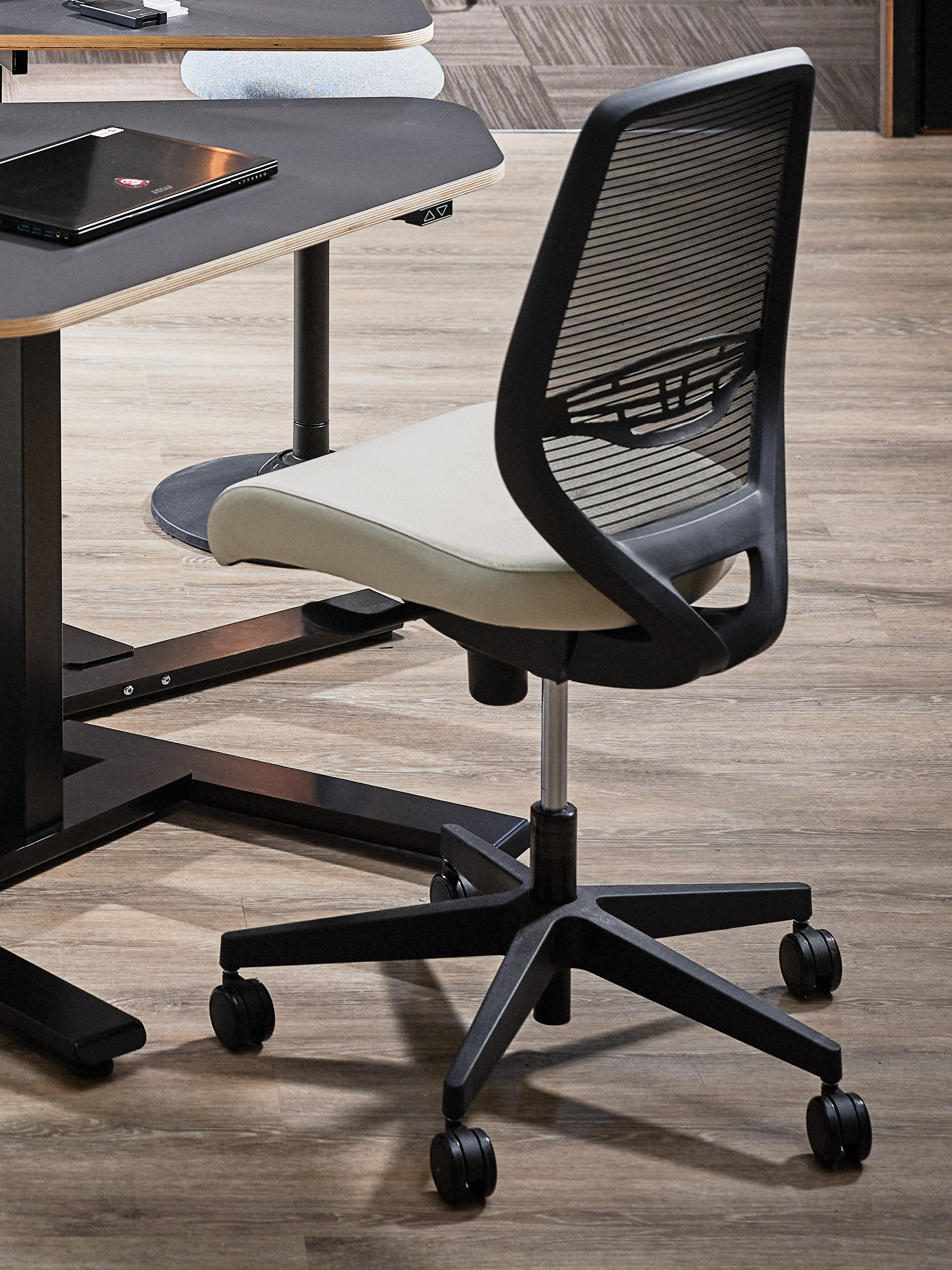 Choosing a sale desk chair