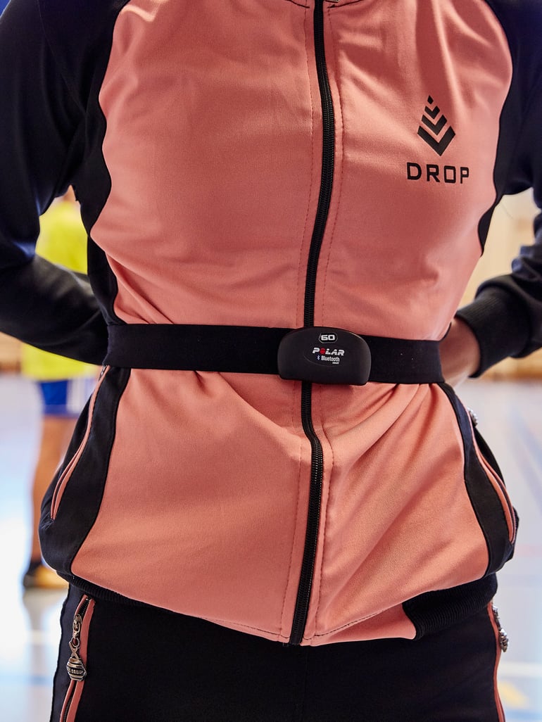 Woman with a pulse monitoring belt around her waist
