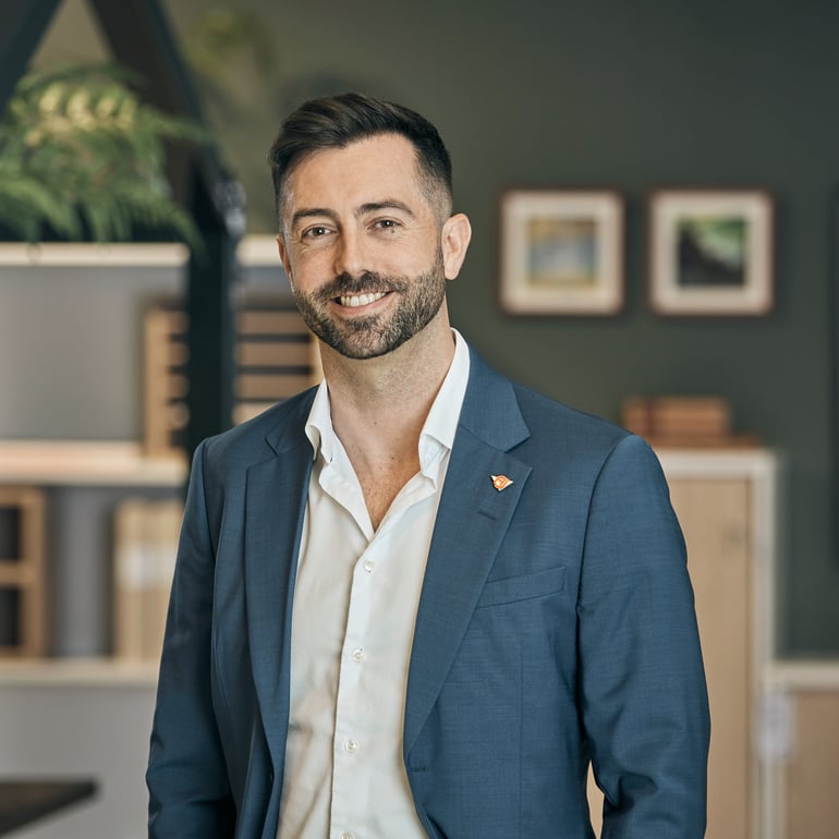 David Bray, AJ Grupi asedirektor