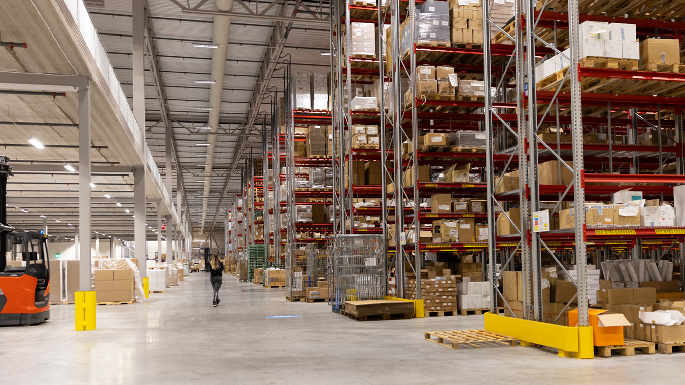 Large warehouse shelving solutions