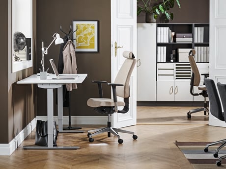 Krzesła biurowe i biurko